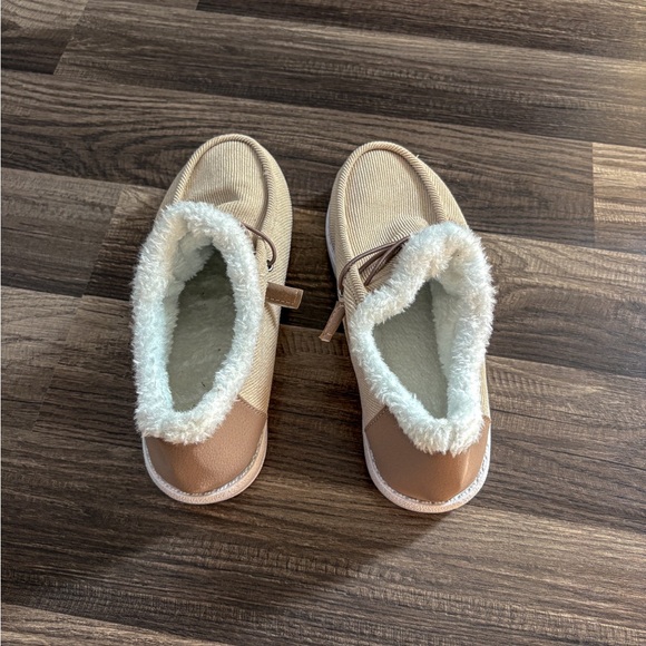 Fuzzy off-brand hey dudes - Picture 3 of 6